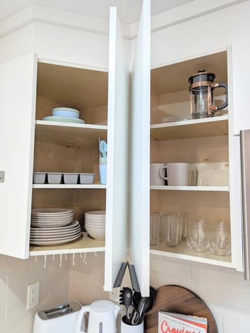 Centrally Located, Modern, 2 Bedroom Home Vancouver Extérieur photo