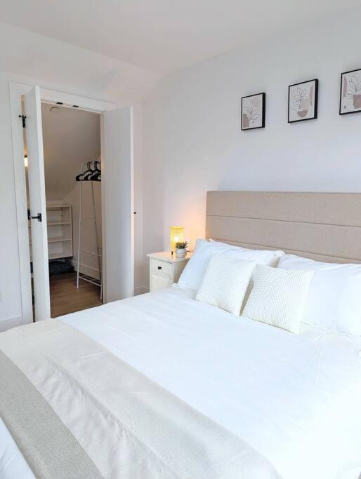 Centrally Located, Modern, 2 Bedroom Home Vancouver Extérieur photo
