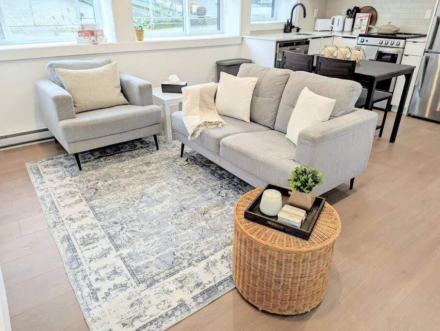 Centrally Located, Modern, 2 Bedroom Home Vancouver Extérieur photo
