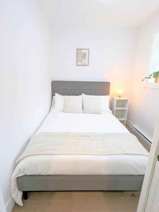 Centrally Located, Modern, 2 Bedroom Home Vancouver Extérieur photo